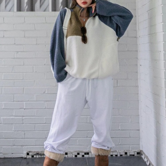 Colorblock Teddy Pullover - Picture 7 of 7